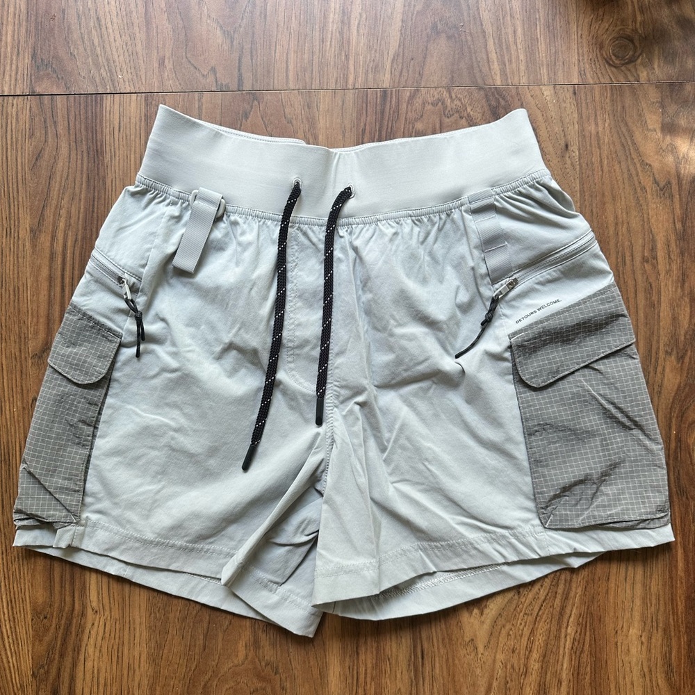Lululemon Seal Grey Hiking Short 5”